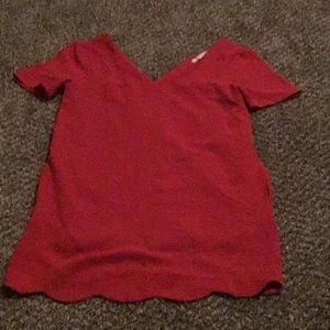 Very beautiful off the shoulder top.It has pockets